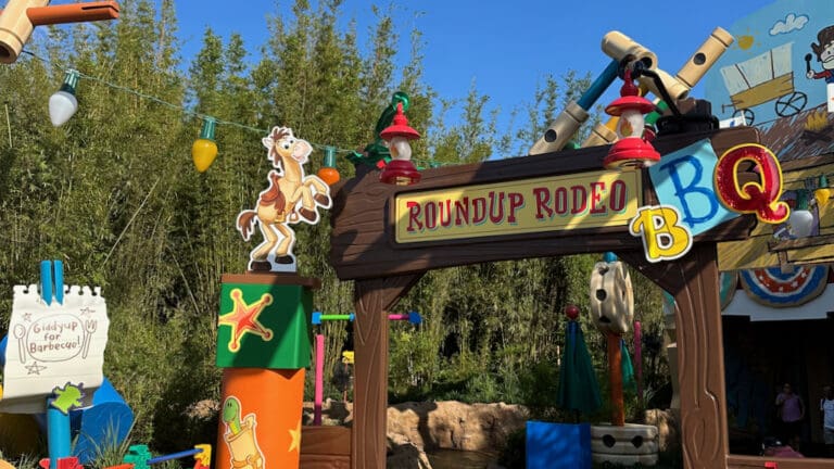 2026 Complete List of Disney Dining Plan Restaurants