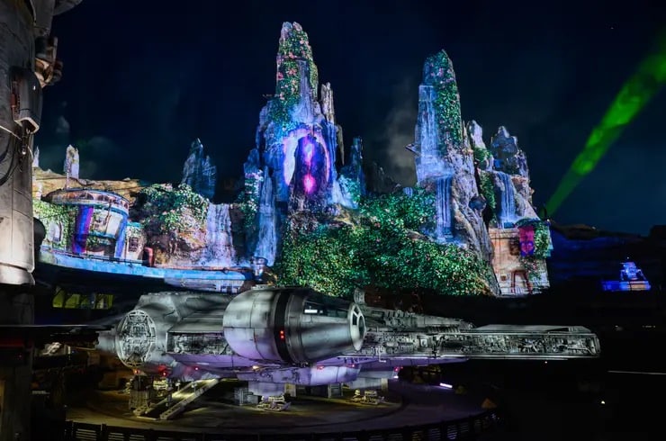 First Look: Disney’s Shadows of Memory Projection Show and Luke Skywalker