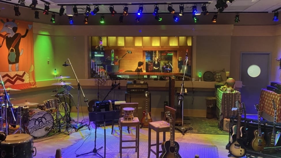 67781244 A86E 4568 9E3D E188925FBCB4 1 201 a Rock ‘n’ Roller Coaster Pre Show Closes