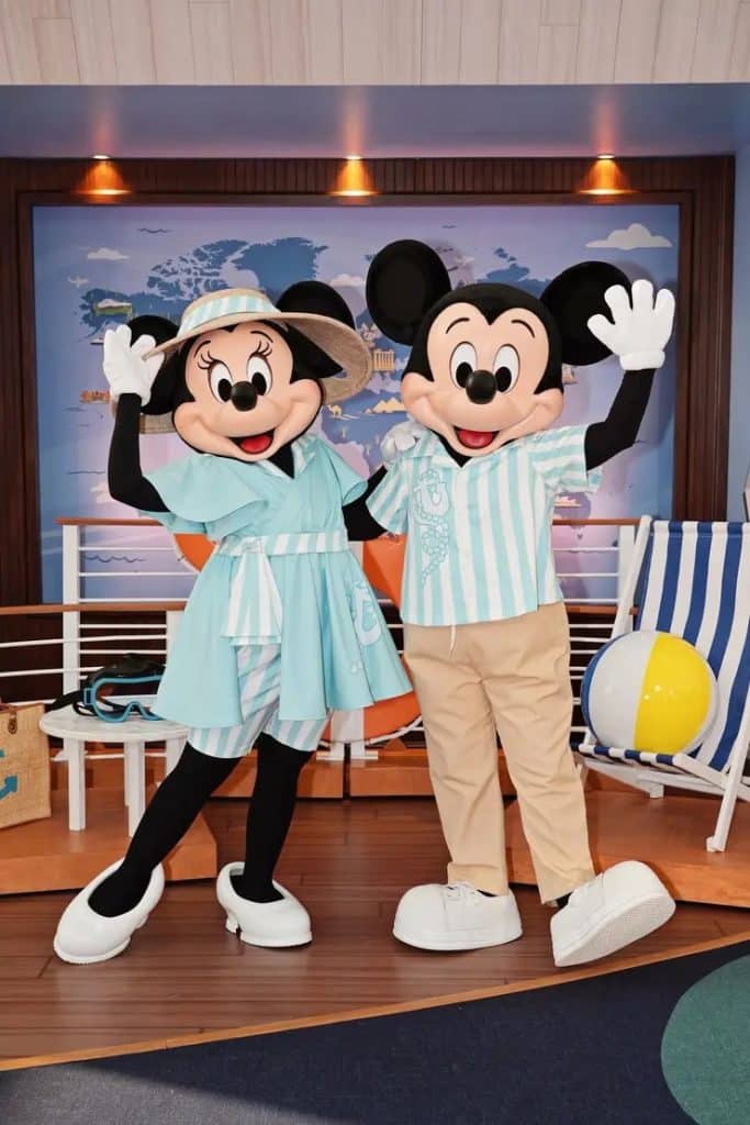Mickey and Minnie Debut New Travel Outfits