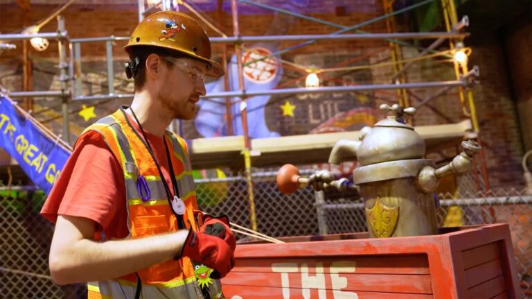 First Look: Rock ‘n’ Roller Coaster Starring The Muppets Queue Revealed