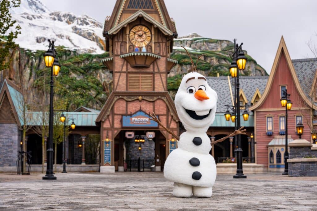 Disney self-walking Olaf robot first look